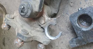 Gãy khớp lái xe nâng