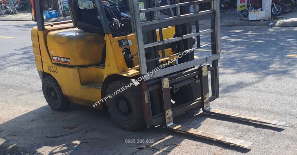 Thay lốp 500-8 xe nâng Mitsubishi tại Cẩm Lệ, Đà Nẵng Thay lốp 500-8 xe nâng Mitsubishi