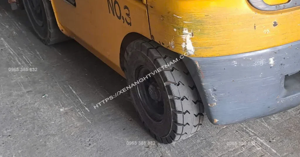 Thay lốp 500-8 xe nâng Mitsubishi tại Cẩm Lệ, Đà Nẵng Lắp lốp đã xong
