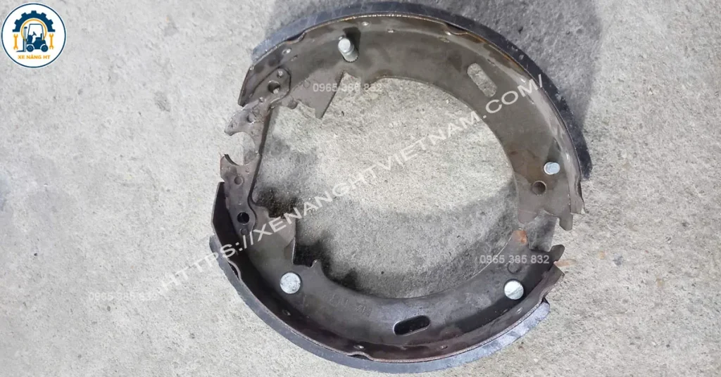 Má phanh xe nâng Má phanh loại phục hồi